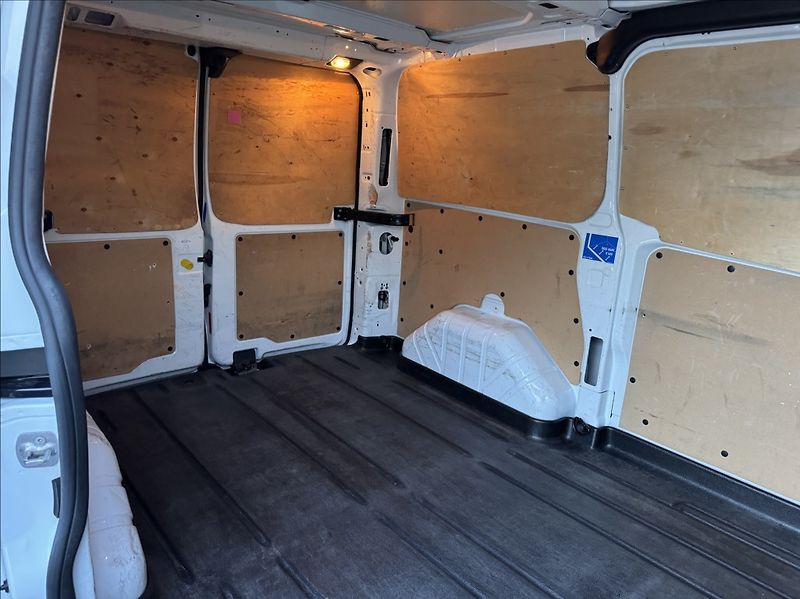 Ford Transit Custom 2,0 TDCi L1H1 DPH 1.maj ČR - fotka 21 z 50