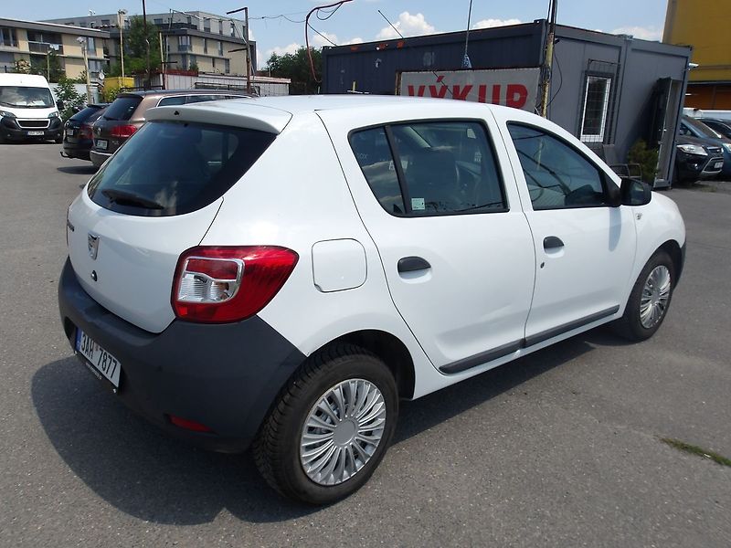 Dacia Sandero 1,2i ČR NAJ.66000km !!! - fotka 9 z 19