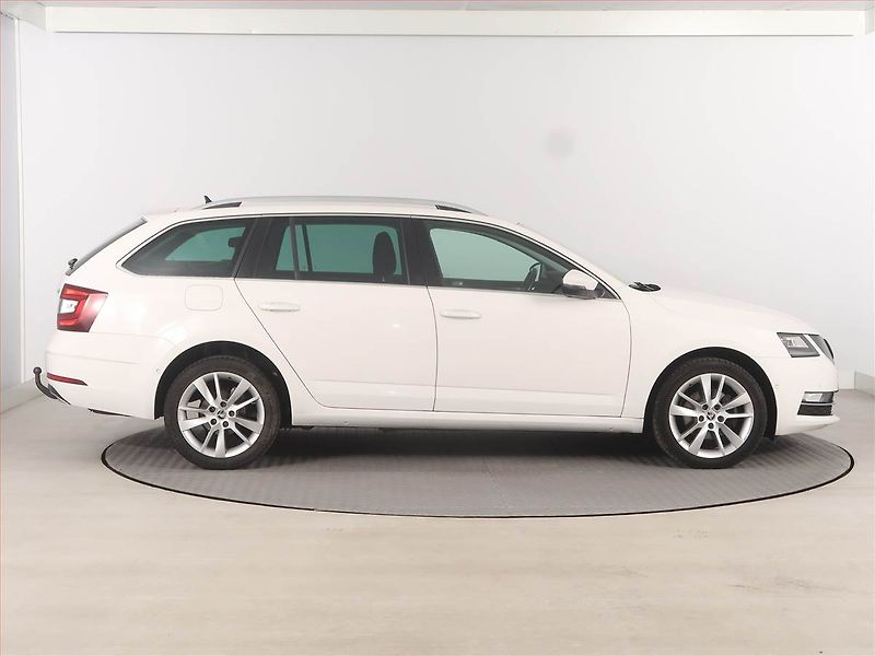 Škoda Octavia (2019) Style 2.0 TDI, Automat, Navi - fotka 6 z 17