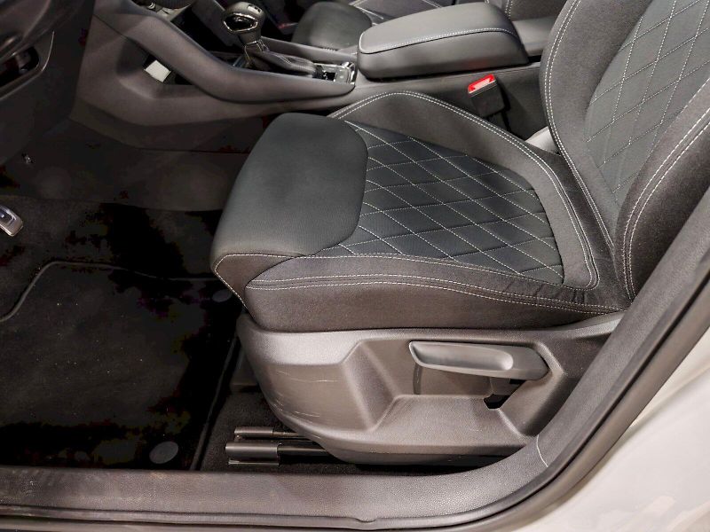 Škoda Karoq (2025) 2.0 TDI 110 kW DSG 4x4 Sportli - fotka 22 z 31