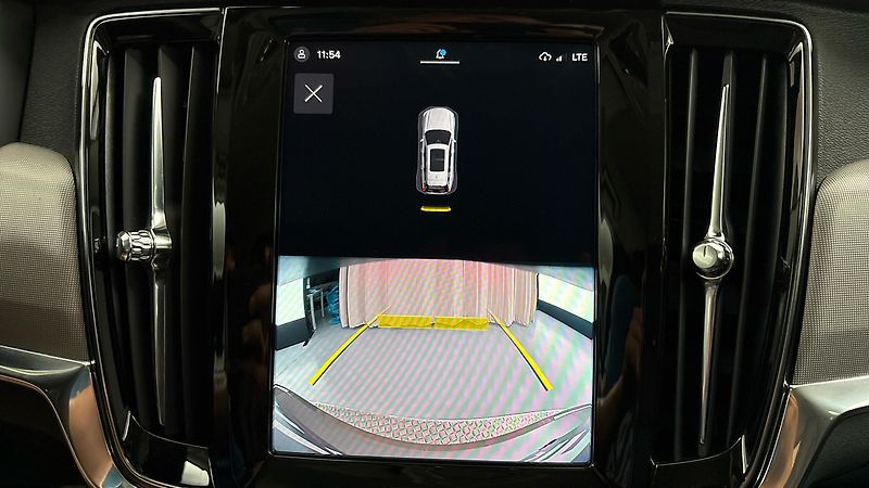 Volvo V90 2.0 B4 AUT Momentum Pro - fotka 12 z 30