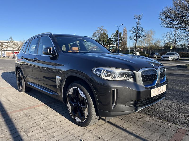 BMW iX3 (2021) /210kW - fotka 1 z 38