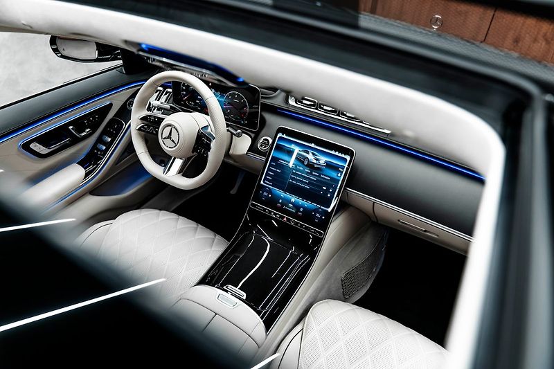 Mercedes-Benz Třídy S d 4MATIC - fotka 6 z 27