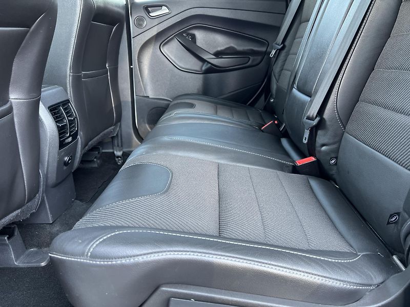 Ford Kuga 2.0TDCi 4x4 TAŽNÉ TEMPOMAT  - fotka 19 z 31