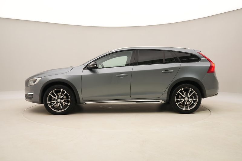 Volvo V60 CC D4 AWD SUMMUM AUT  - fotka 9 z 42