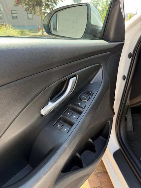 Hyundai i30 (2019) 1.6 CRDi, diesel, 85 KW, 2019 - fotka 16 z 18