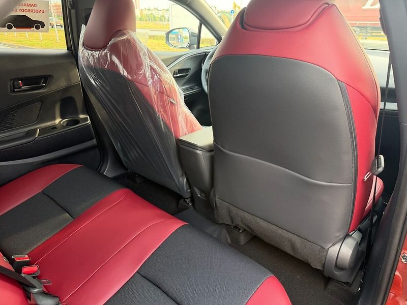 Toyota C-HR 2.0 PHEV Tokio edition - fotka 7 z 10