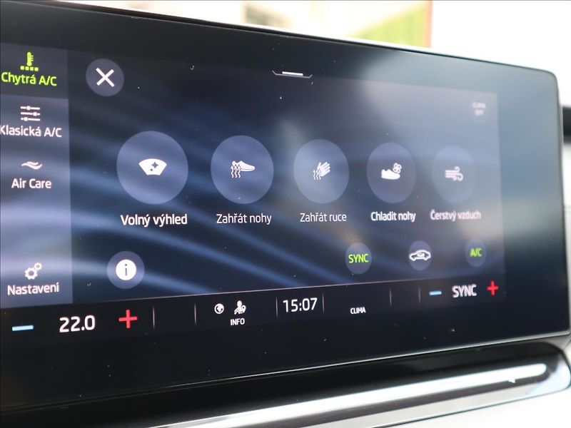 Škoda Octavia 2,0 TDi Style Virtual LED - fotka 22 z 35