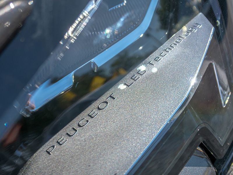 Peugeot 3008 (2021) ČR 1.2T 96KW LED – CEBIA - fotka 10 z 57