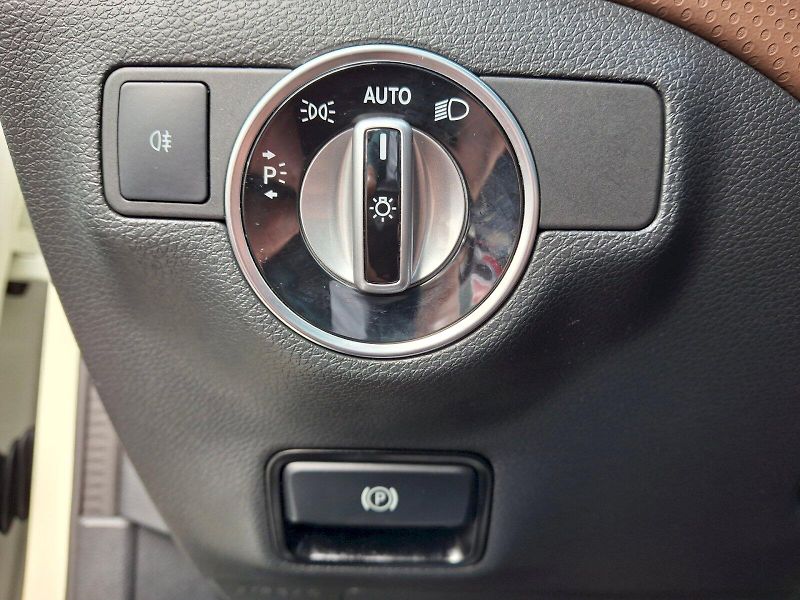 Mercedes-Benz Třídy A (2017) AMG Automat 4 Matic 2,0i 135kW - fotka 28 z 35