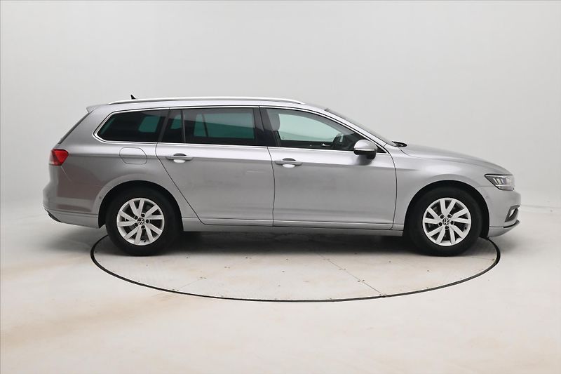 Volkswagen Passat 1,5 TSI 110 kW DSG Business Zá - fotka 4 z 31