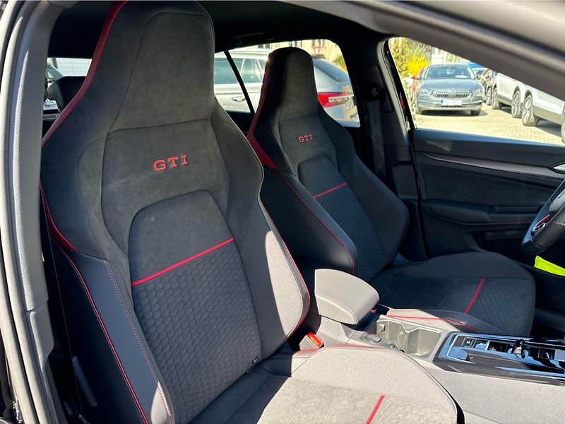 Volkswagen Golf Clubsport 2,0 TSI 7DSG - fotka 20 z 24