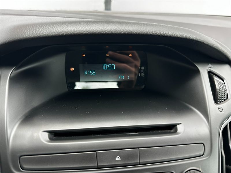 Ford Focus 1,6 i 16V 77kW-CZ-1 MAJITEL!! - fotka 26 z 32