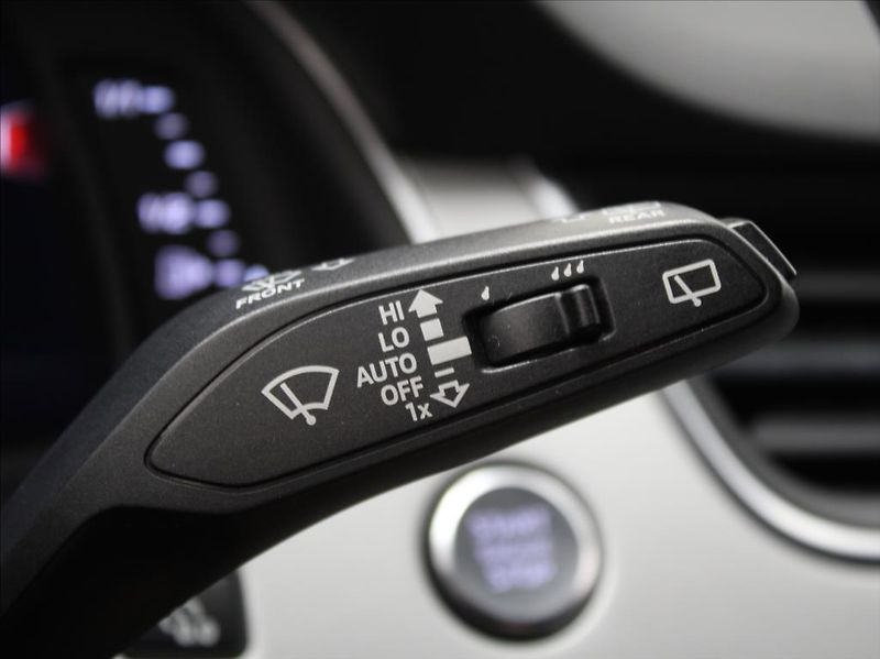 Audi Q7 3,0 TDi 200kW S-line MATRIX - fotka 19 z 24
