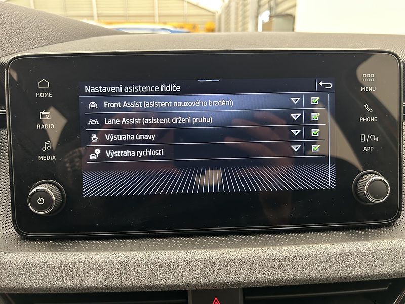 Škoda Kamiq 1.0 TS Selection - fotka 16 z 23