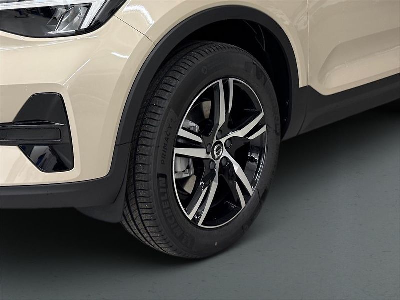 Volvo XC40 (2026) 2,0  B3 Plus Dark 1975 - fotka 6 z 15