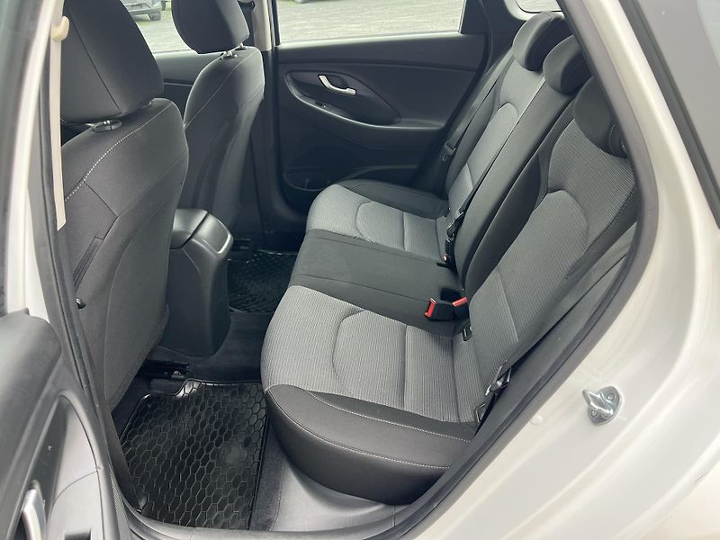 Hyundai i30 (2023) 1.5i KAMERA 1.MAJITEL ČR - fotka 9 z 20