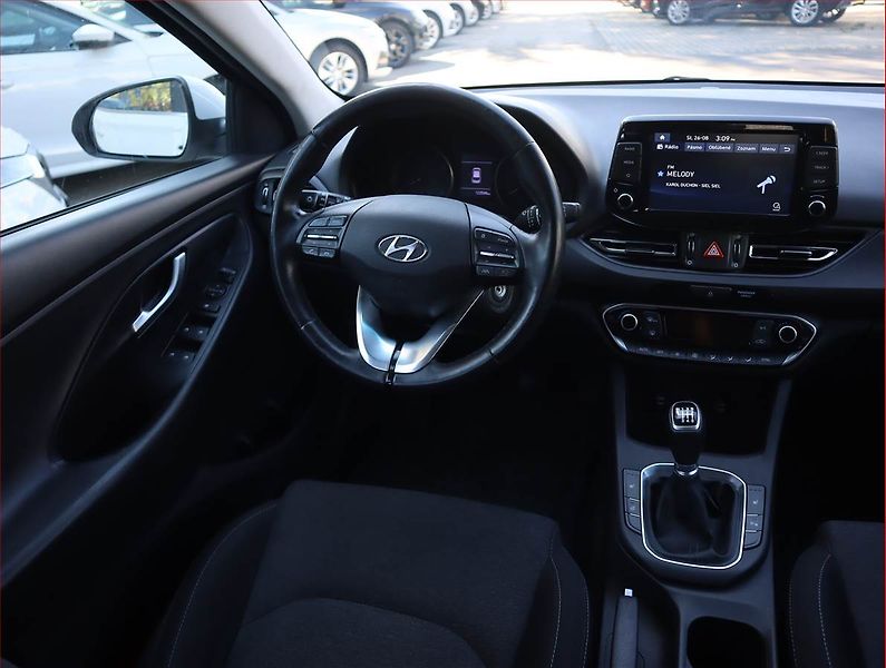 Hyundai i30 (2023) Family 1.5 DPI, Serv.kniha - fotka 7 z 19