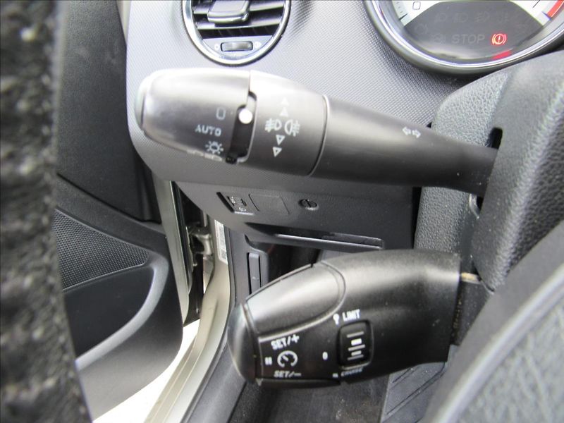 Peugeot 308 1,6 THP 110kW - fotka 20 z 28