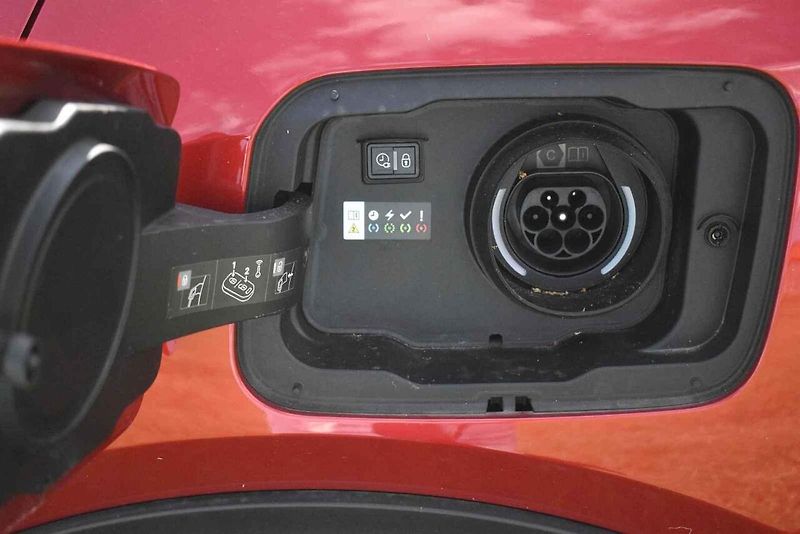 Peugeot 408 je praktický rodinný i reprezentativní podnikatelský vůz.