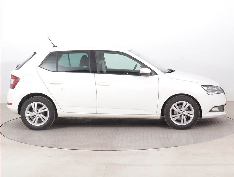 Škoda Fabia (2021) Style 1.0 TSI, ČR,1.maj - fotka 6 z 15