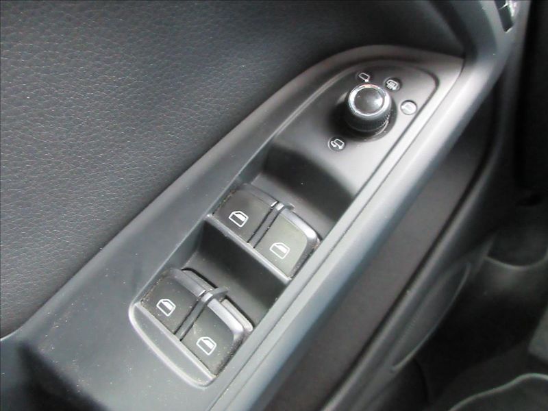 Audi A5 3,0 TDi 4x4 Navi S-Line B&O - fotka 33 z 38