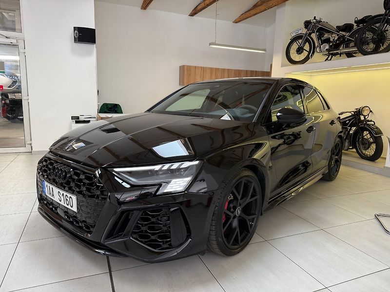 Audi RS 3 (2023) 2.5 TFSI 400 HP Sportback CZ - fotka 1 z 33