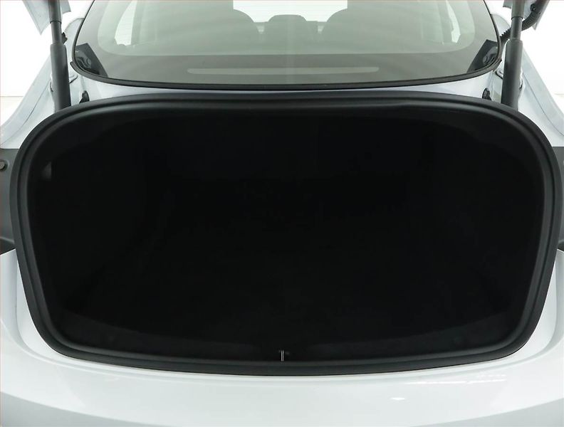 Tesla Model 3 (2024) Standard Range LFP, SoH 96% - fotka 14 z 22