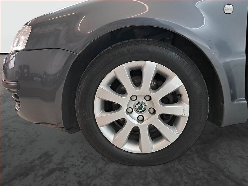 Škoda Superb (2006) Elegance 1.8T, Xenony - fotka 15 z 17