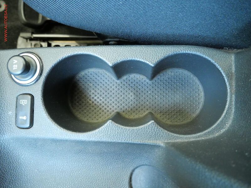 Škoda Octavia (2010) 1.6 TDi, Ambiente, +kola - fotka 17 z 18