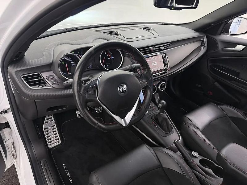 Alfa Romeo Giulietta 1.4T Aut. 125kW VELOCE  - fotka 3 z 10