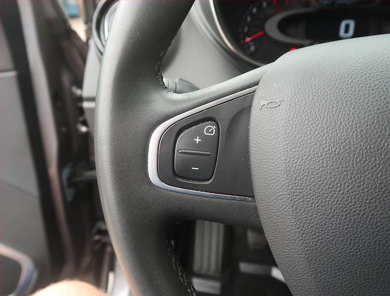 Renault Captur (2019) 1.3 TCe, Serv.kniha, Navi - fotka 16 z 18