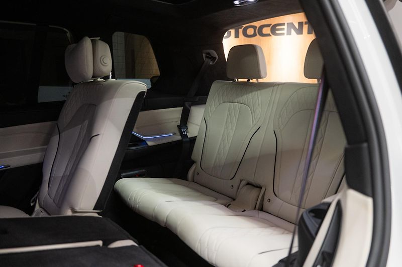 BMW X7 (2023) 40D 250KW M-SPORT MASÁŽE TAŽNÉ - fotka 31 z 49