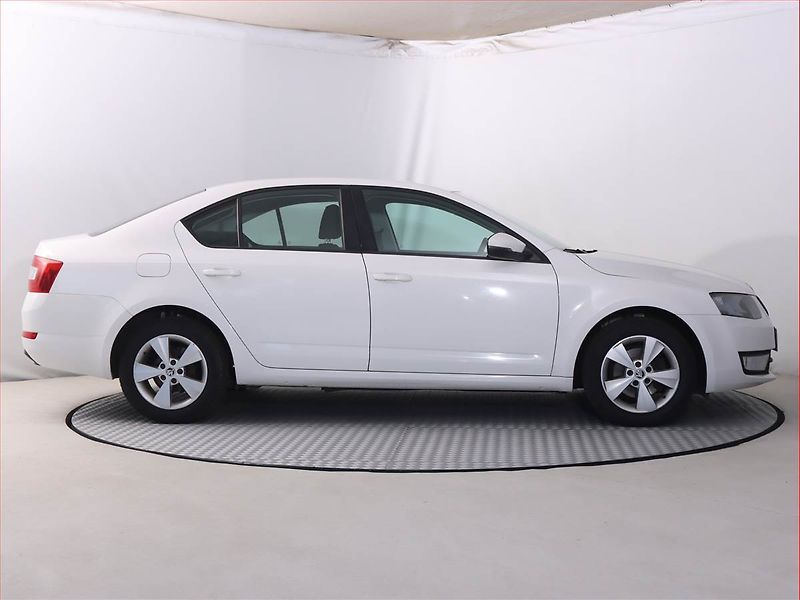 Škoda Octavia (2013) 1.6 TDI, Serv.kniha, Tempomat - fotka 6 z 18