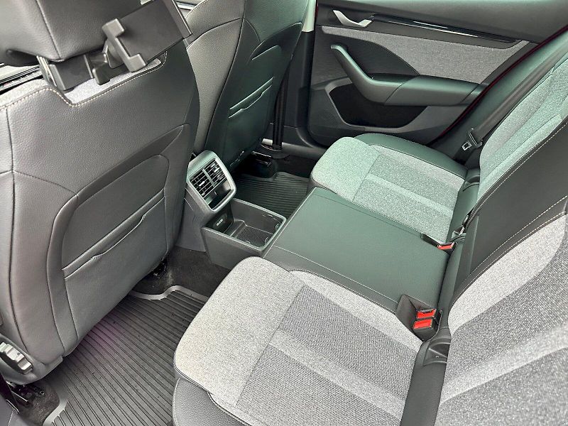 Škoda Octavia (2024) 1.5 TSI 110kW MHEV Selection D - fotka 18 z 22