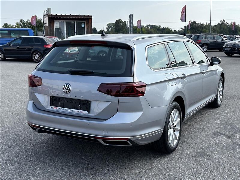 Volkswagen Passat 2,0 TDi140kW,Matrix,ACC,Kamera - fotka 2 z 45