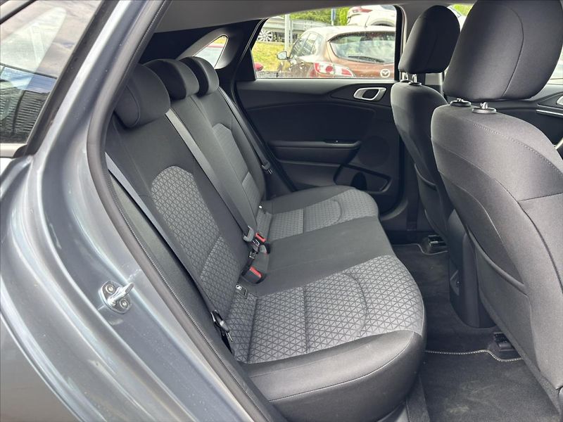 Kia Ceed 1,5 TGDi AT Spin 1.ČR ZÁRUKA - fotka 14 z 39