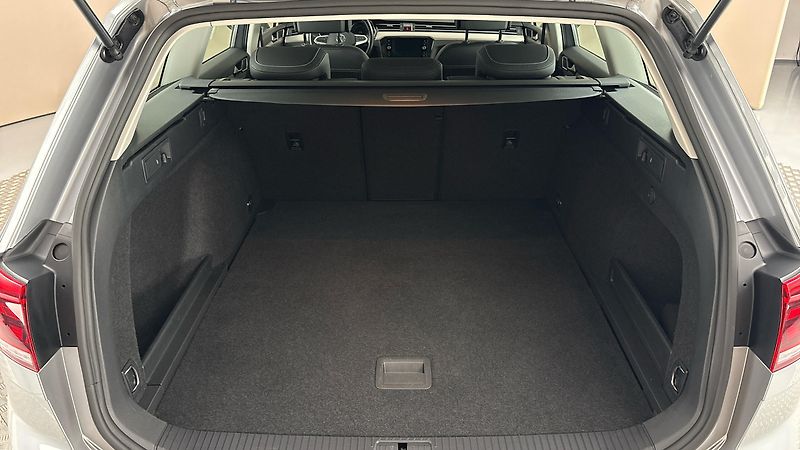 Volkswagen Passat 2.0 TDI DSG Elegance Variant - fotka 17 z 27