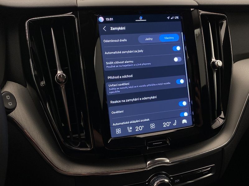 Volvo XC60 B5 AWD DARK PLUS REZERVACE - fotka 47 z 57