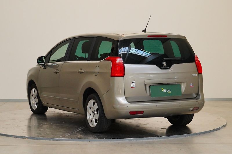 Peugeot 5008 - fotka 4 z 6