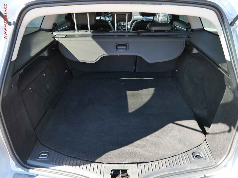 Ford Mondeo (2010) 2.0 TDCI, AT, navi, xenon - fotka 7 z 21