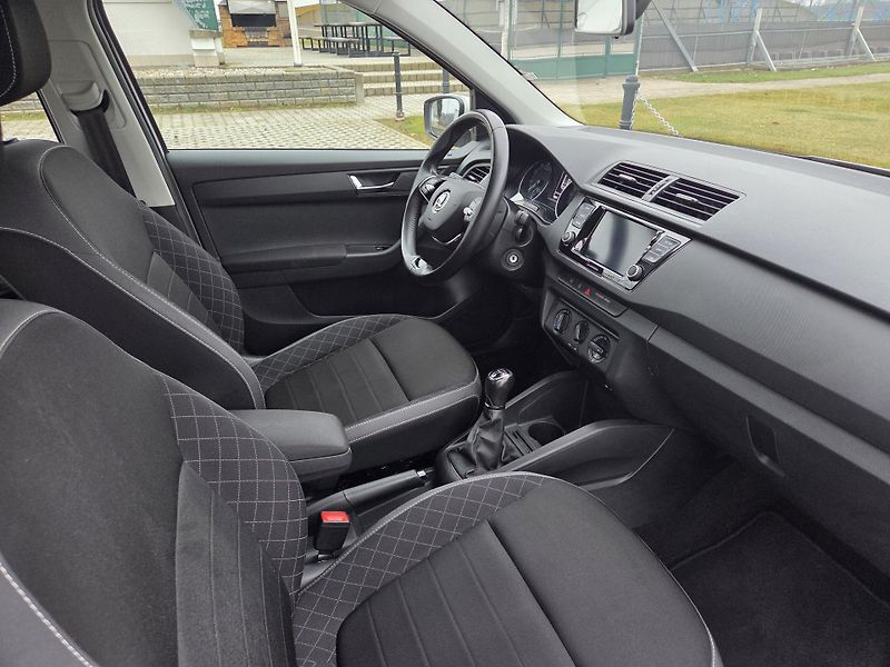 Škoda Fabia (2021) 1.0 TSI 70kW Ambition, CZ, DPH - fotka 12 z 19