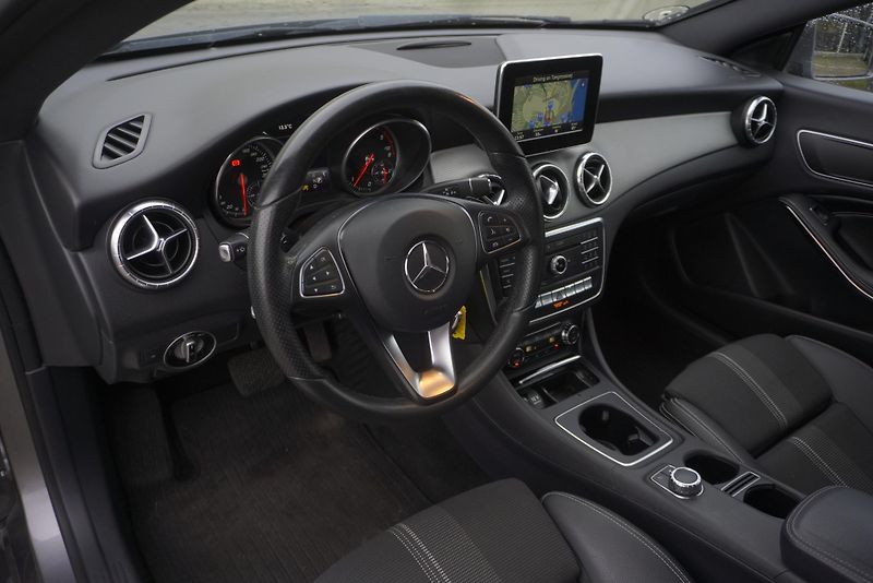 Mercedes-Benz CLA (2017) 200 2,2D SHOOTINGBRAKE AUT. - fotka 8 z 24
