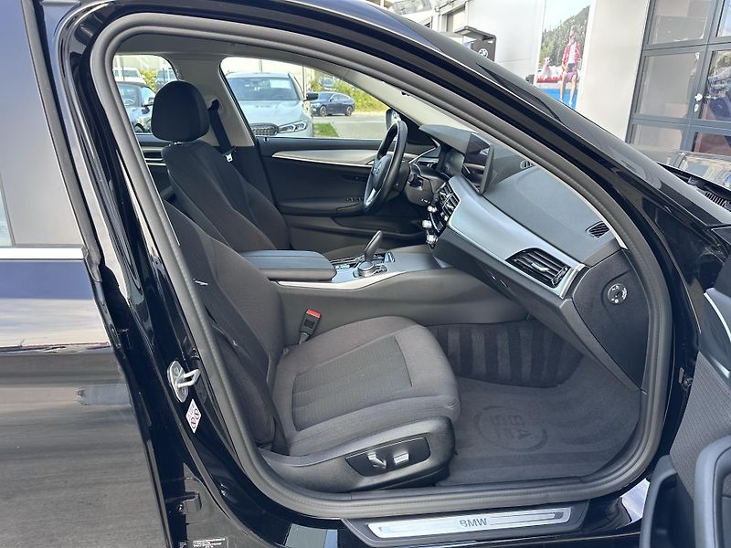 BMW Řada 5 520d Touring, Head-up, Tažné - fotka 9 z 26