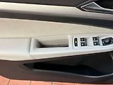 Volkswagen Golf (2024) 1.0 TSI Life - náhled 12