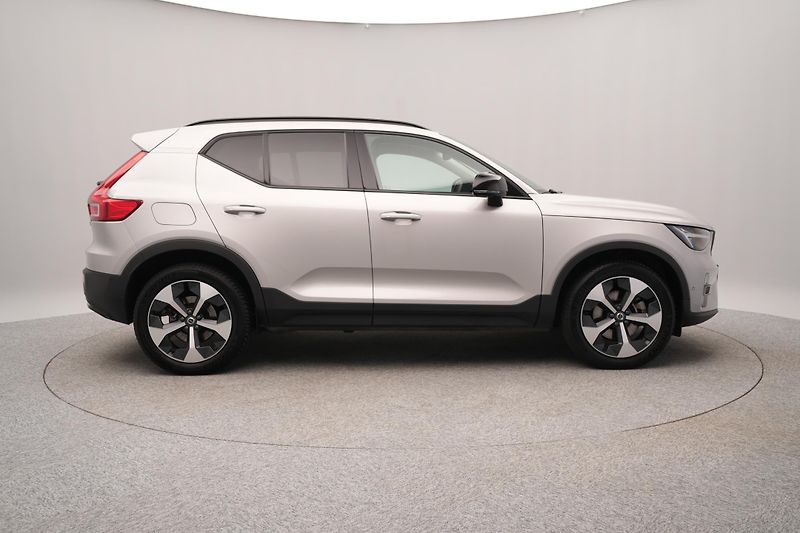 Volvo XC40 B4 DARK PLUS AUT CZ 1.maj - fotka 12 z 46