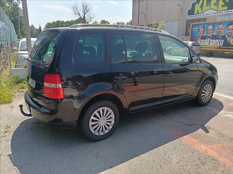 Volkswagen Touran 1,9 TDi Highline - fotka 14 z 21