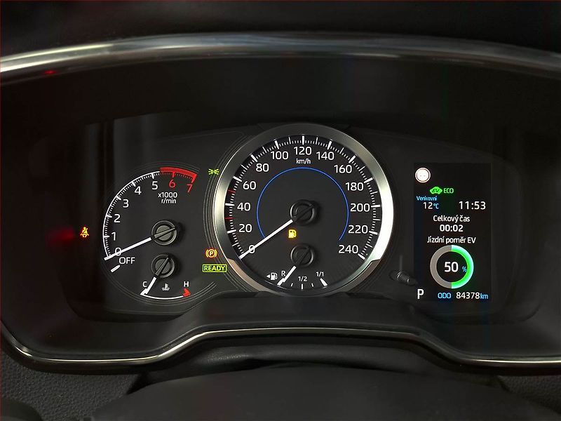Toyota Corolla (2021) 1.8 Hybrid - fotka 11 z 22