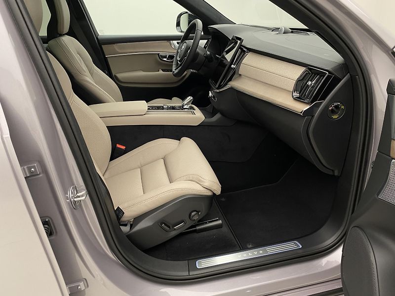 Volvo XC90 B5 AWD DARK ULTRA AUT CZ 7m - fotka 24 z 66
