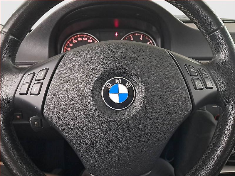 BMW Řada 3 (2009) 318 i, Tempomat - fotka 16 z 18